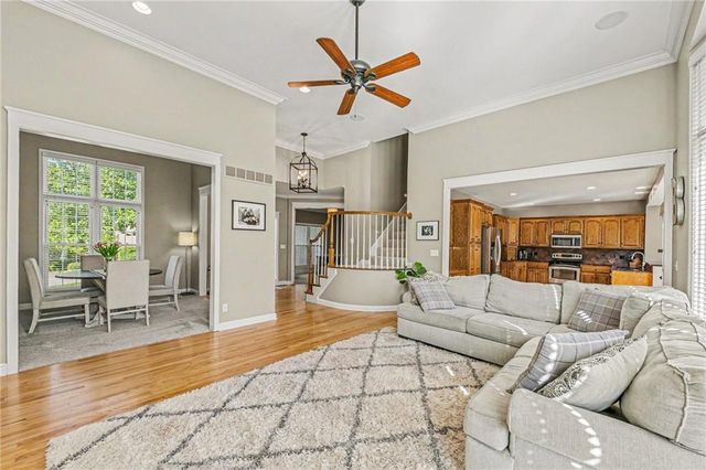5653 Gresham Circle, Parkville, MO 64152