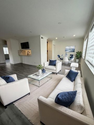 365 SW 86th Ave 205, Pembroke Pines, FL 33025