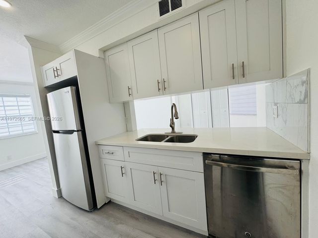 365 SW 86th Ave 205, Pembroke Pines, FL 33025