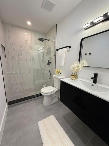 365 SW 86th Ave 205, Pembroke Pines, FL 33025