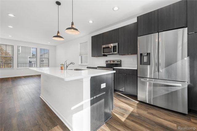 591 Parkside Way 16, Ferndale, MI 48220