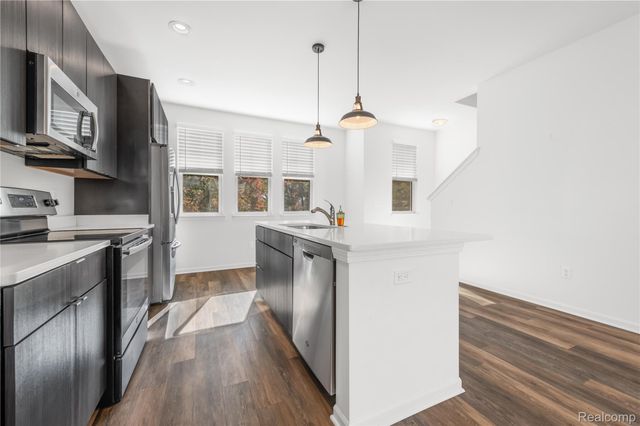 591 Parkside Way 16, Ferndale, MI 48220