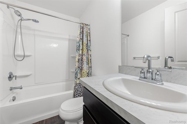 591 Parkside Way 16, Ferndale, MI 48220