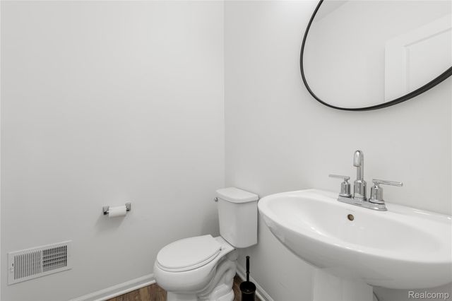 591 Parkside Way 16, Ferndale, MI 48220