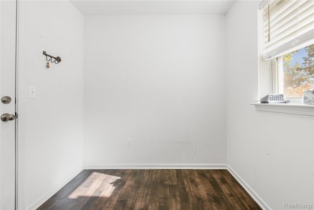 591 Parkside Way 16, Ferndale, MI 48220