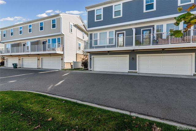 591 Parkside Way 16, Ferndale, MI 48220