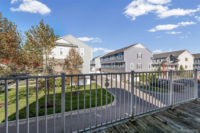591 Parkside Way 16, Ferndale, MI 48220