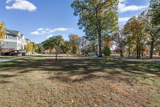 591 Parkside Way 16, Ferndale, MI 48220