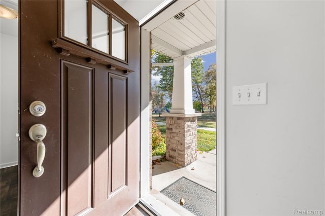 591 Parkside Way 16, Ferndale, MI 48220