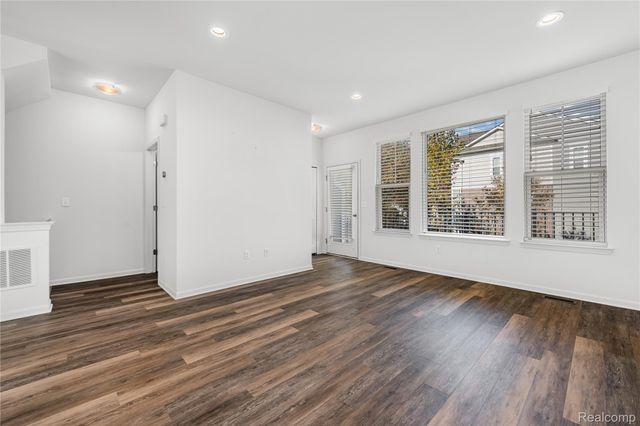 591 Parkside Way 16, Ferndale, MI 48220