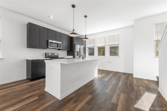 591 Parkside Way 16, Ferndale, MI 48220