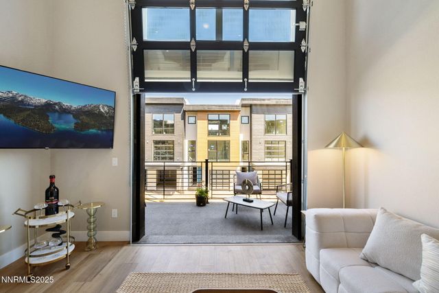 3826 Lakeside Drive 14, Reno, NV 89509