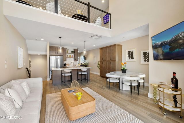 3826 Lakeside Drive 14, Reno, NV 89509