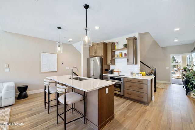 3826 Lakeside Drive 14, Reno, NV 89509