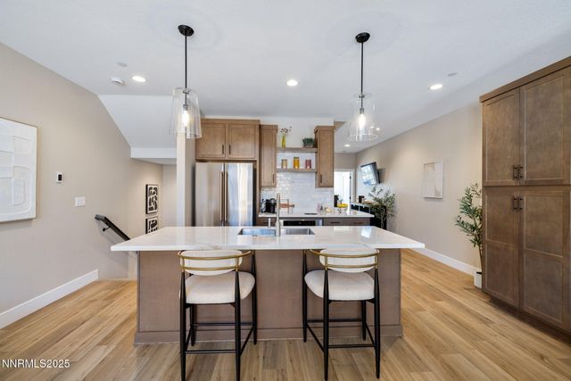 3826 Lakeside Drive 14, Reno, NV 89509