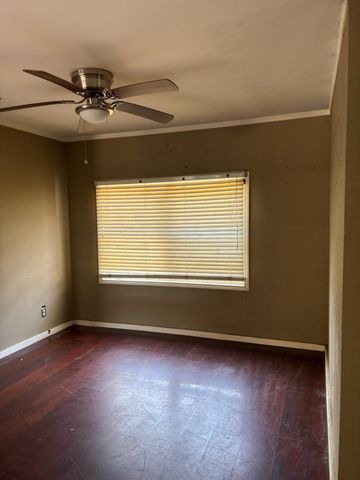 1733 E Ann Arbor Avenue, Dallas, TX 75216