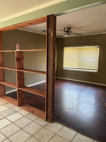 1733 E Ann Arbor Avenue, Dallas, TX 75216