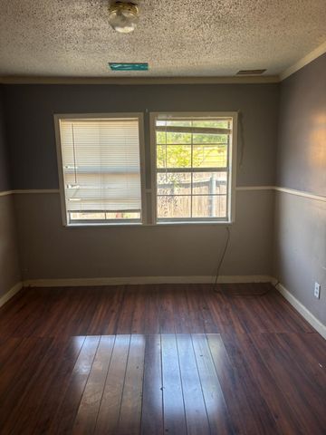 1733 E Ann Arbor Avenue, Dallas, TX 75216