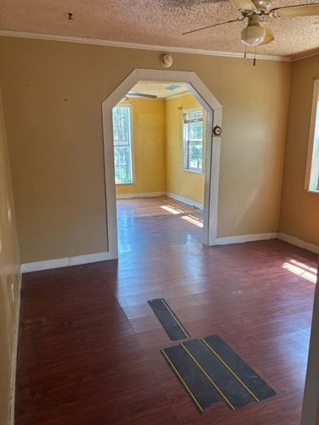 1733 E Ann Arbor Avenue, Dallas, TX 75216