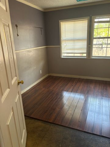 1733 E Ann Arbor Avenue, Dallas, TX 75216