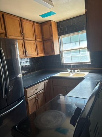 1733 E Ann Arbor Avenue, Dallas, TX 75216