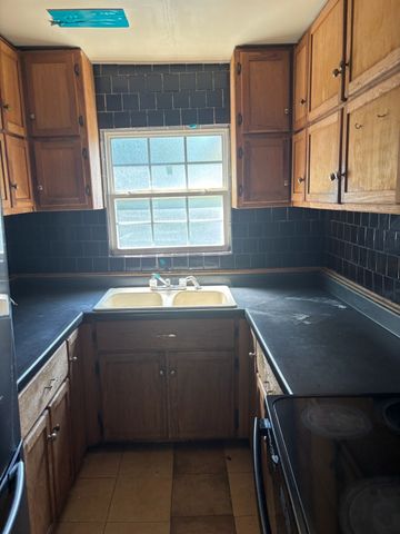 1733 E Ann Arbor Avenue, Dallas, TX 75216