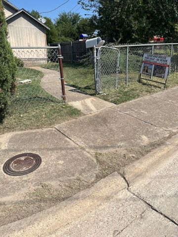 1733 E Ann Arbor Avenue, Dallas, TX 75216