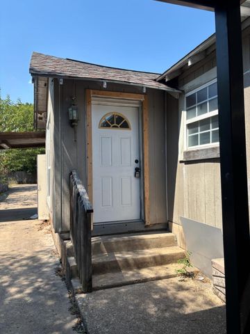 1733 E Ann Arbor Avenue, Dallas, TX 75216