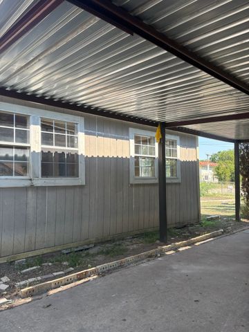 1733 E Ann Arbor Avenue, Dallas, TX 75216