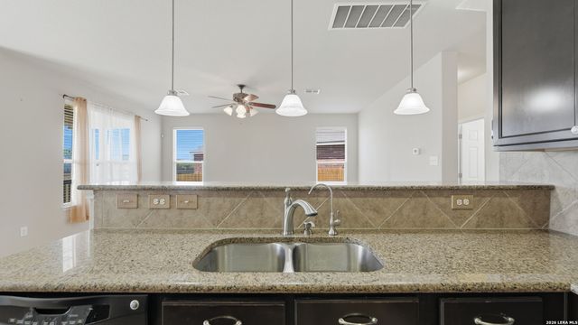 305 Hazeltine Way, Cibolo, TX 78108