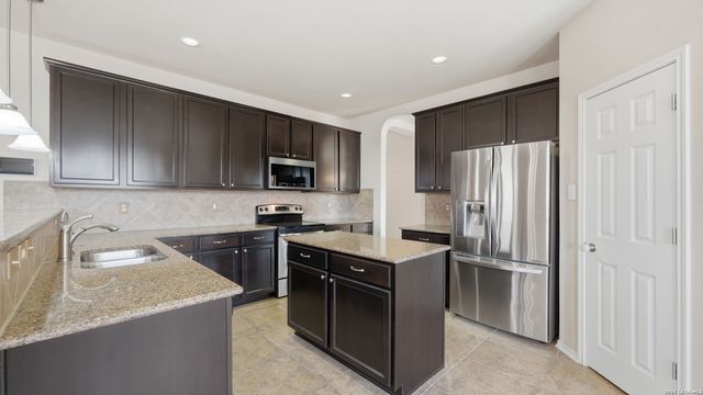 305 Hazeltine Way, Cibolo, TX 78108