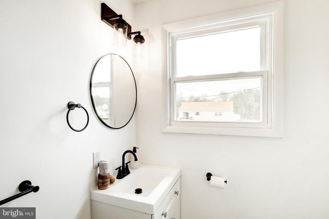 532 KINGSTON RD, Harrisburg, PA 17112