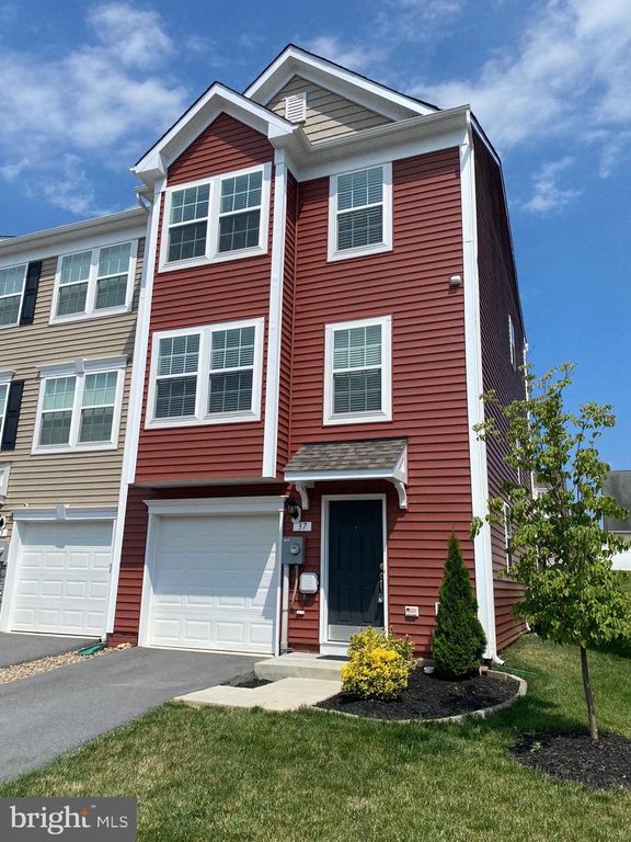 37 CECILY WAY, Ranson, WV 25438