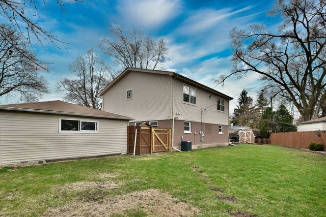 492 Bernice Court, Wheeling, IL 60090