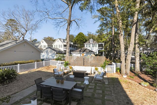 7 Regent Ave, Bluffton, SC 29910