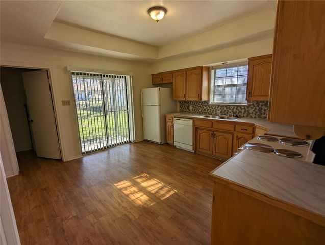 212 Lanham Court, White Settlement, TX 76108