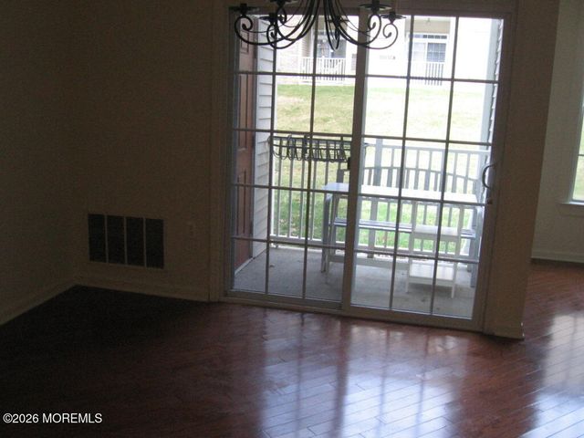 612 Sophee Lane, Lakewood, NJ 08701