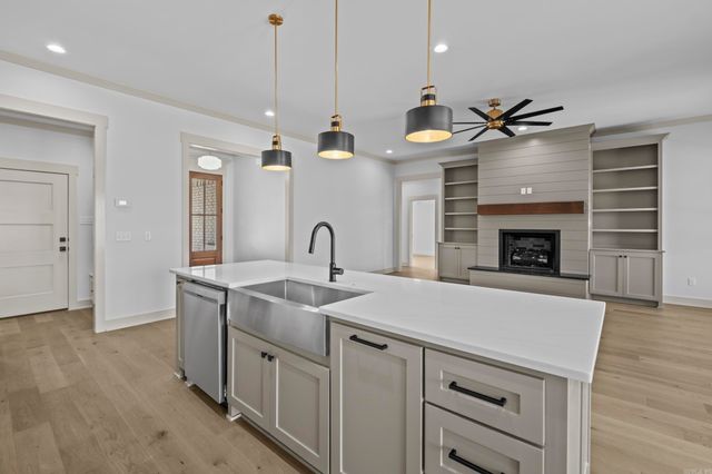 2390 Lakewood Circle, Cabot, AR 72023