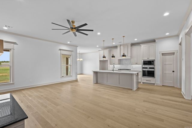 2390 Lakewood Circle, Cabot, AR 72023