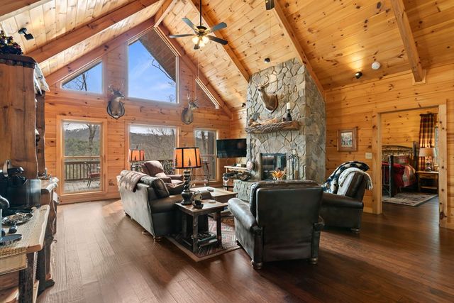 197 Cashes Valley Overlook, Cherry Log, GA 30522