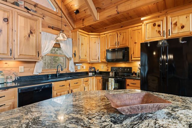 197 Cashes Valley Overlook, Cherry Log, GA 30522