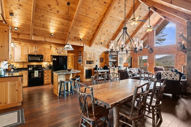 197 Cashes Valley Overlook, Cherry Log, GA 30522