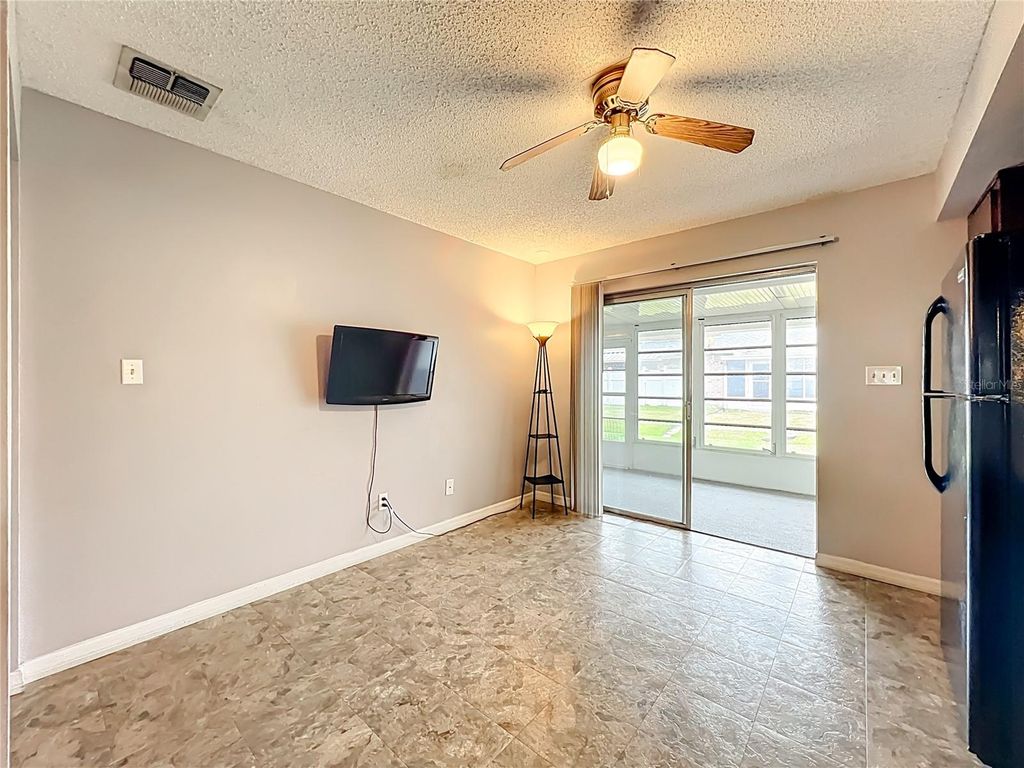 Image 11 of property listing at 1264 VILLAGE WAY, Orlando, FL 32807