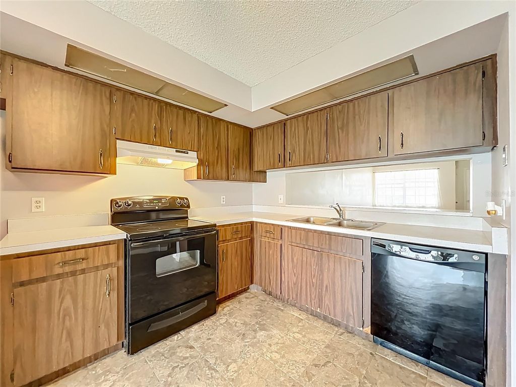 Image 14 of property listing at 1264 VILLAGE WAY, Orlando, FL 32807