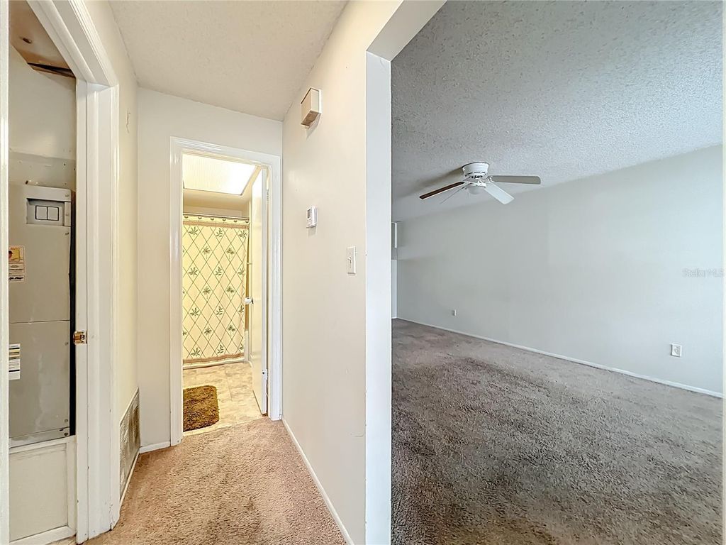 Image 16 of property listing at 1264 VILLAGE WAY, Orlando, FL 32807