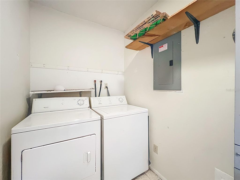 Image 20 of property listing at 1264 VILLAGE WAY, Orlando, FL 32807