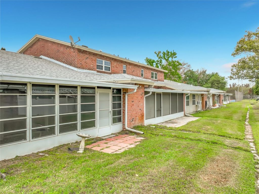 Image 25 of property listing at 1264 VILLAGE WAY, Orlando, FL 32807
