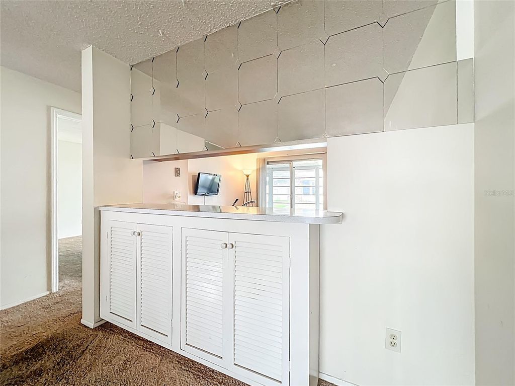 Image 8 of property listing at 1264 VILLAGE WAY, Orlando, FL 32807