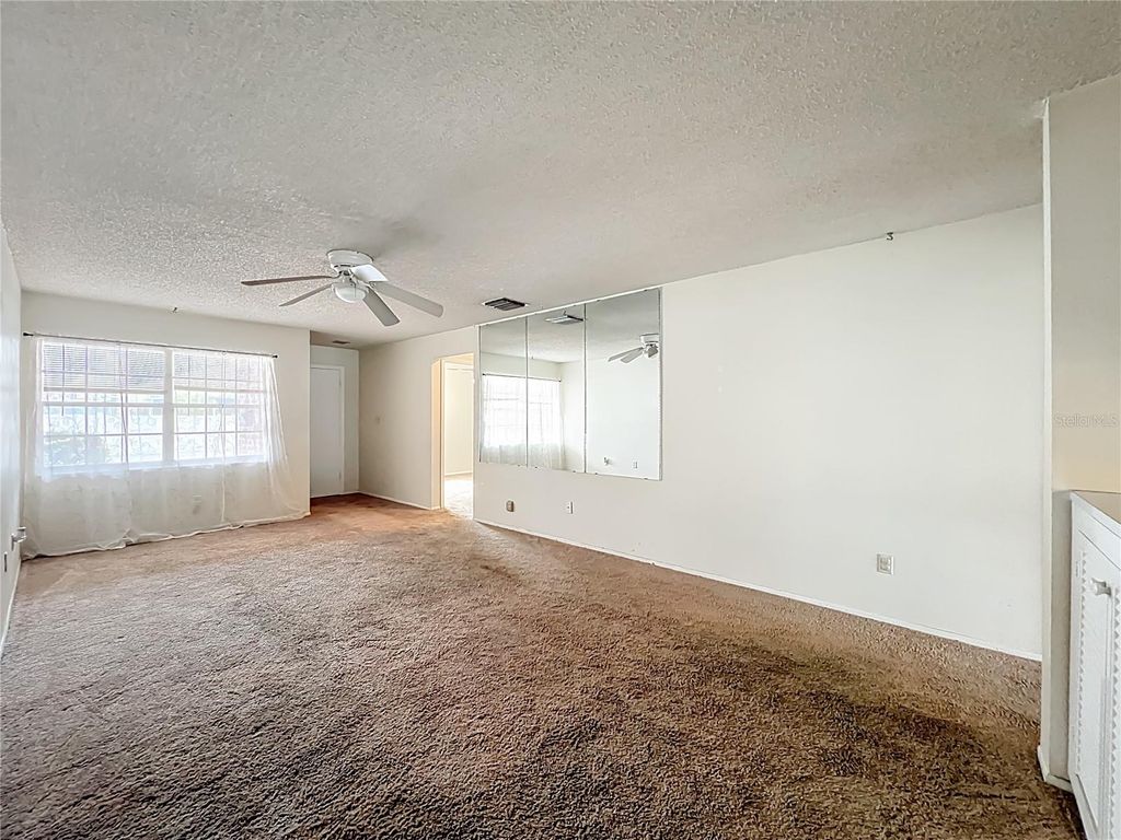Image 9 of property listing at 1264 VILLAGE WAY, Orlando, FL 32807