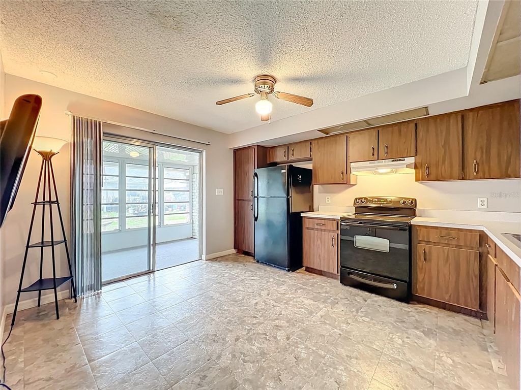 Image 10 of property listing at 1264 VILLAGE WAY, Orlando, FL 32807